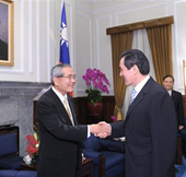 2012.12.4 台湾の馬英九総統が根岸英一博士と会見。